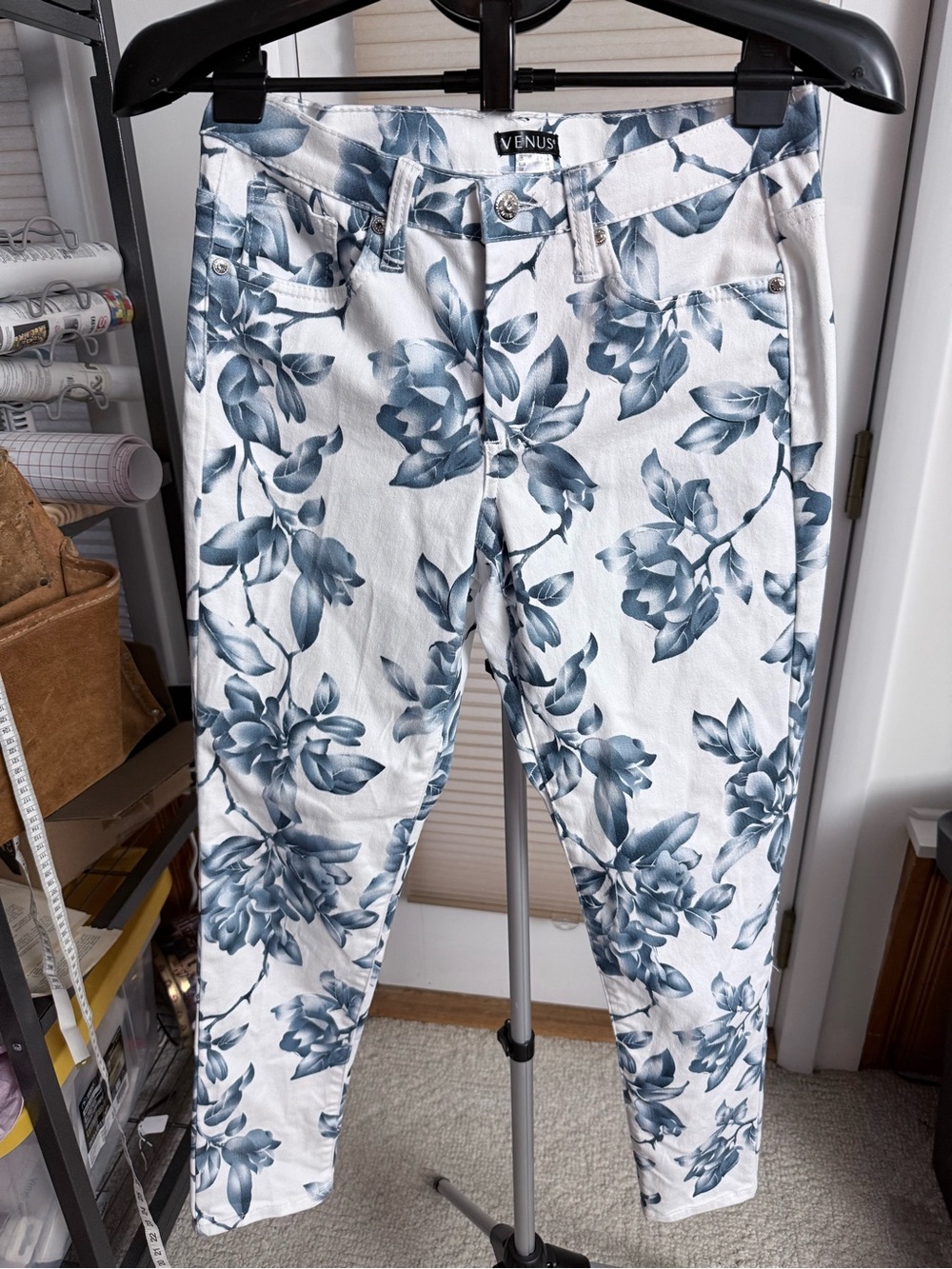VENUS White skinny fit Chino Pants with Blue Floral Print US 6 Cottagecore
